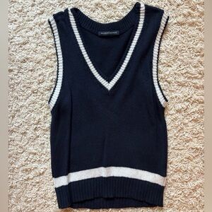 Brandy Melville Navy and White Sweater Vest
